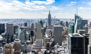 Widok na Manhattan z Empire State Building. Czas lotu z Londynu do Nowego Jorku to ok. 8 godzin.