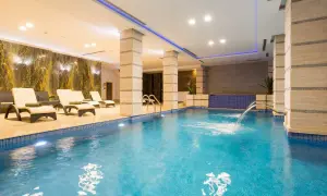 Jak iść na basen w hotelu: zasady, które musisz znać, aby uniknąć problemów