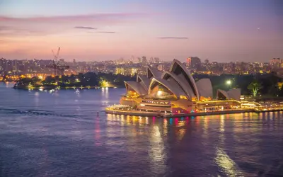 Sydney Opera House o zmierzchu. Długi warszawa sydney czas lotu, ale widok wart podróży.