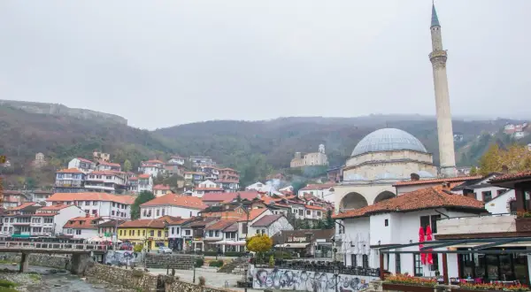 Czy w Kosowie jest bezpiecznie? Odkryj ukryte zagrożenia i porady
